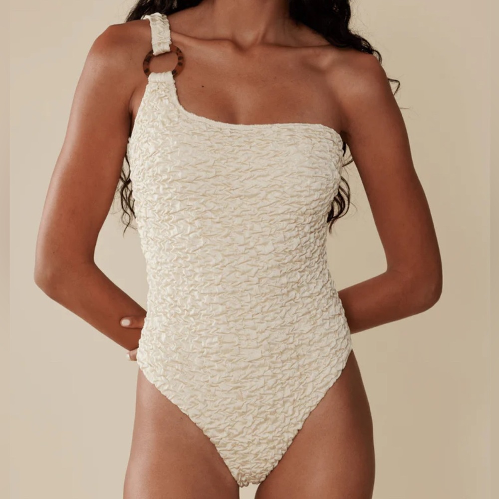 BNWT Juillet THE JESSI ONE PIECE IN IVORY LUXE CRINKLE Size Small